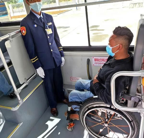 硬核！設(shè)輪椅專區(qū)，實(shí)現(xiàn)無障礙乘車，拉薩公交大站快線，直通車投運(yùn)了?！?(圖4)