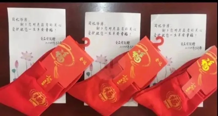 尊老敬老，濟(jì)南公交“紅襪子”愛心志愿服務(wù)隊(duì)成立(圖1)